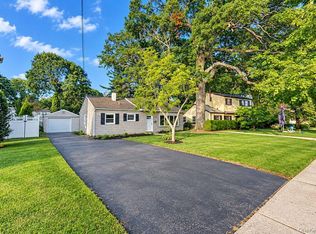 7 Surrey Road, Massapequa, NY 11758