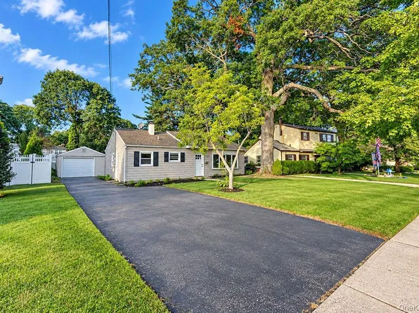 7 Surrey Road, Massapequa, NY 11758