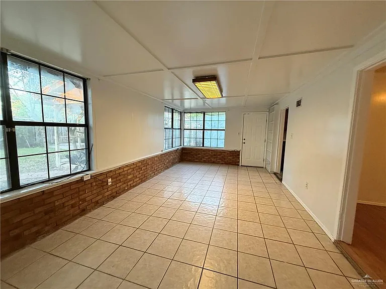 612 Tamarack Ave — Photo 4