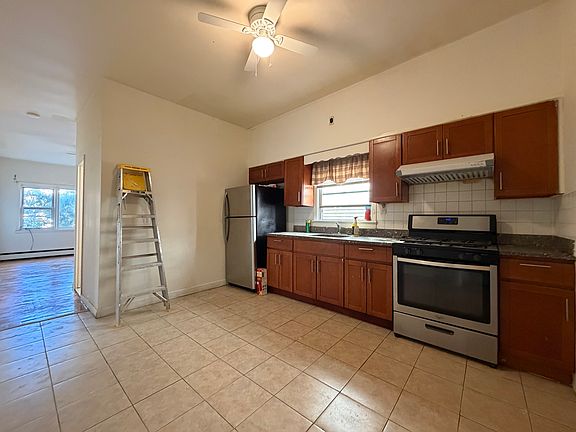 4th image of 161 W 20th St APT 2