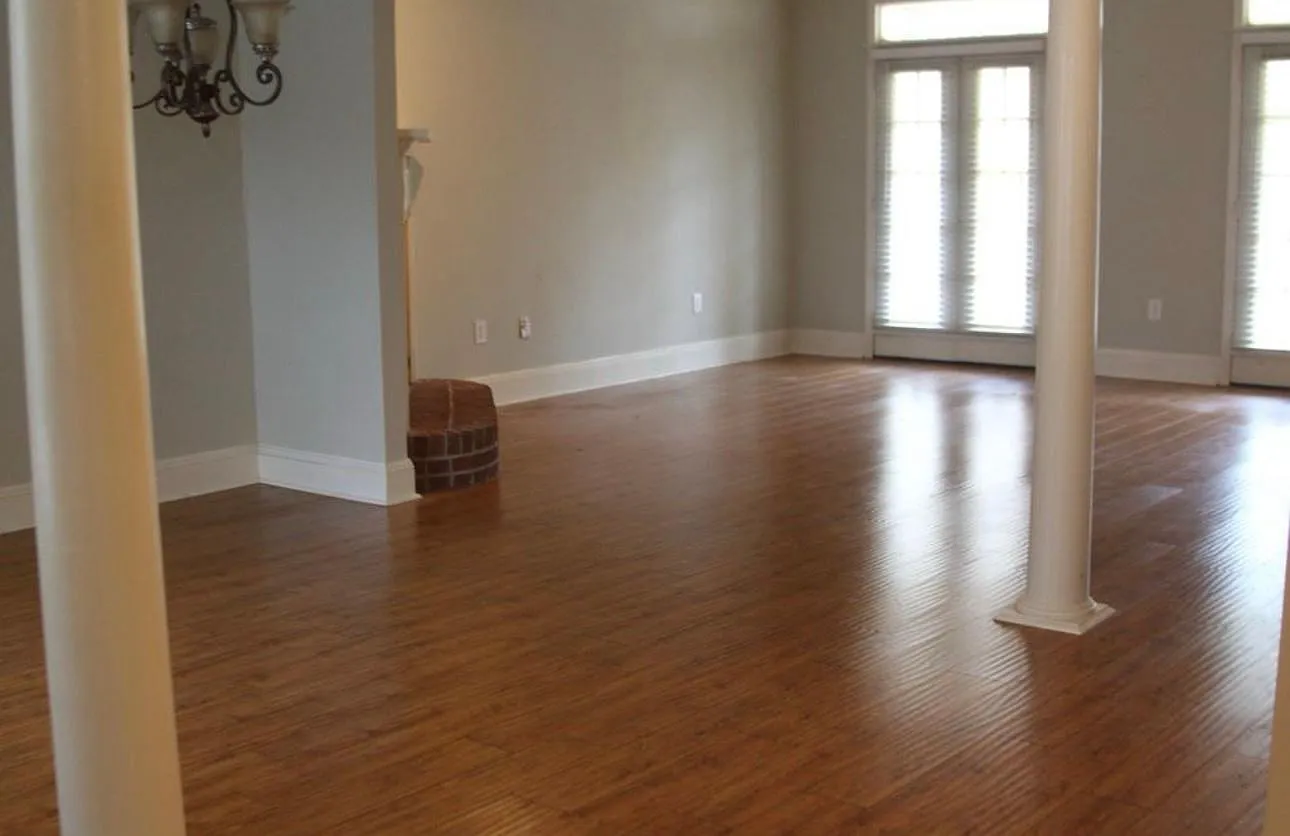 3 bed, 1908 sqft, $2,150 — Photo 2