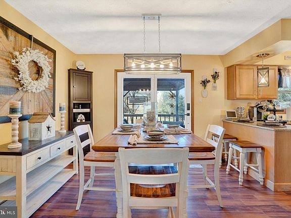 5th image of 18 Dickinson Ct