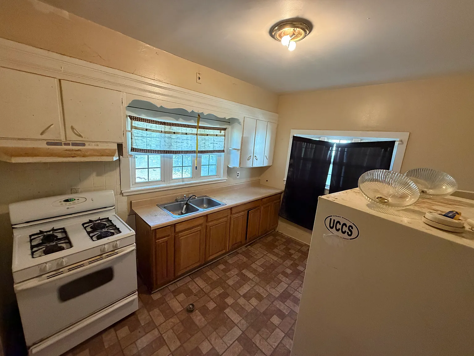 3 bed, 1200 sqft, $1,400 — Photo 3