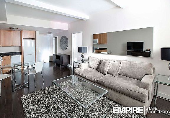 3rd image of 150 W 51st St APT 1806