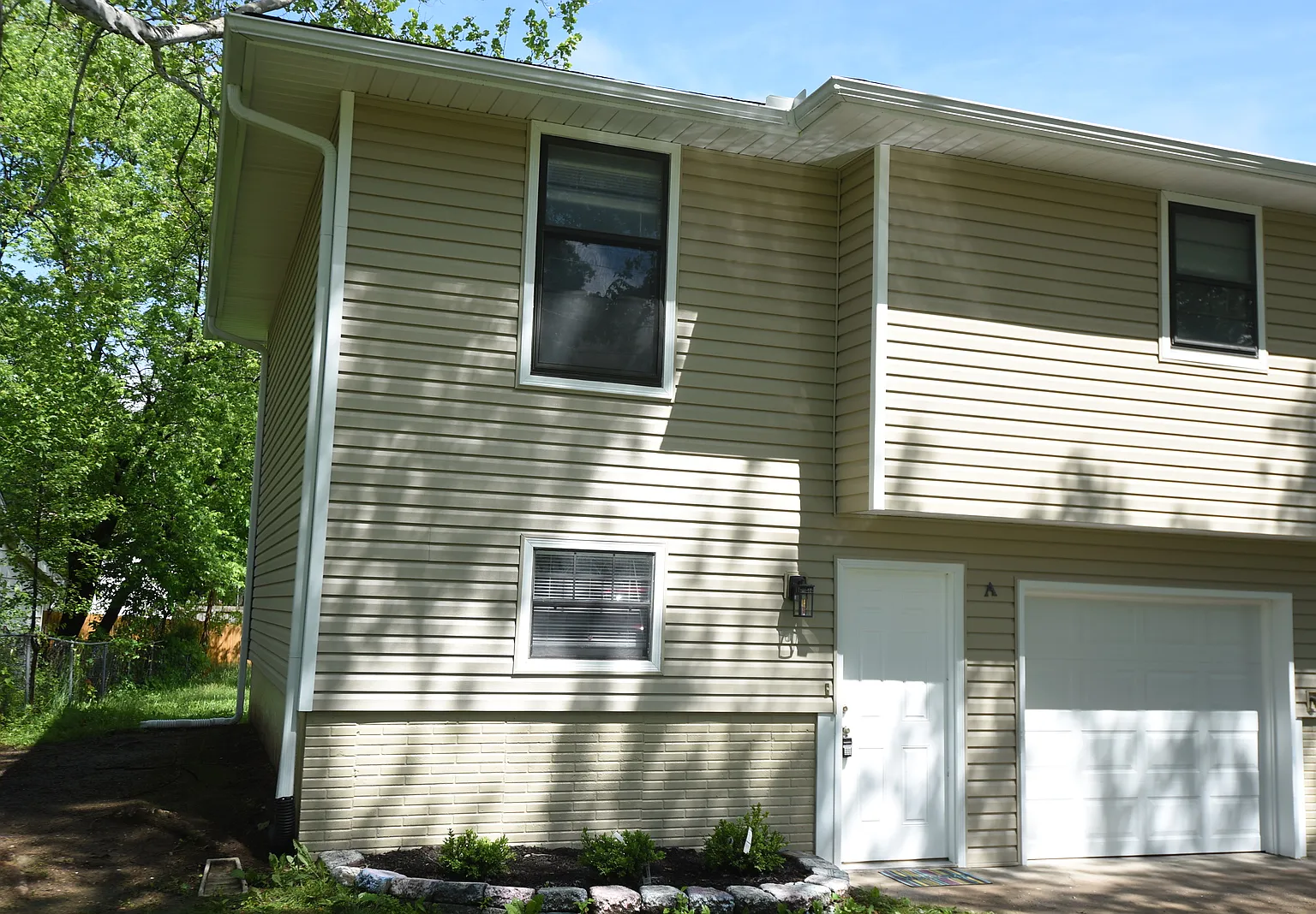 3 bed, 1200 sqft, $1,695 — Photo 2