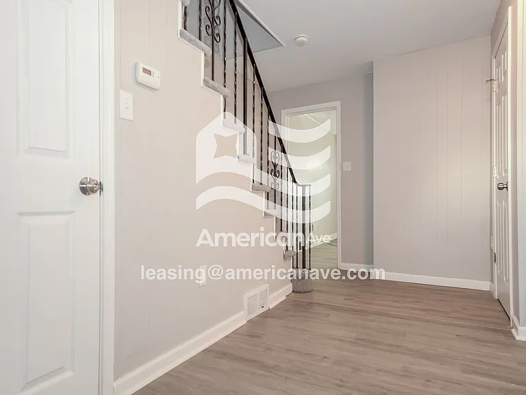 516892_014_wm_-_hallway_13323246.jpg