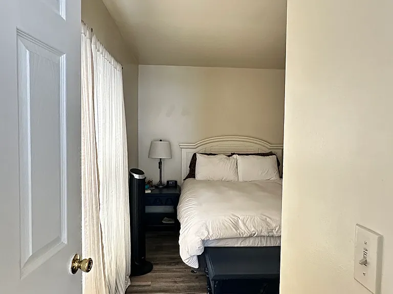 2061 Fitzwater St #1R — Photo 11