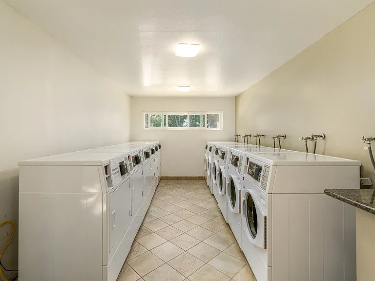 Concord Square Apartments — Photo 17