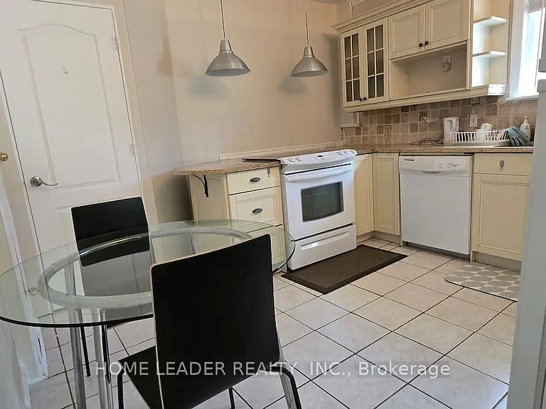21 Franklin Ave — Photo 7