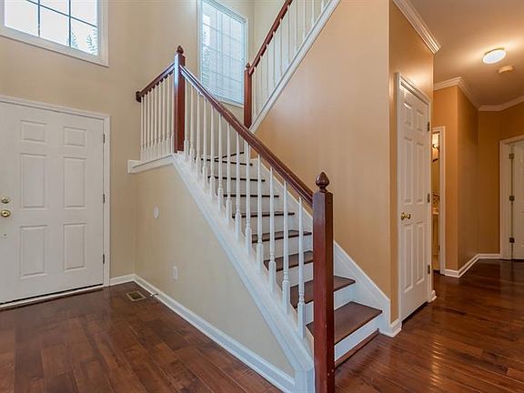 4th image of 57 Towne Park Dr