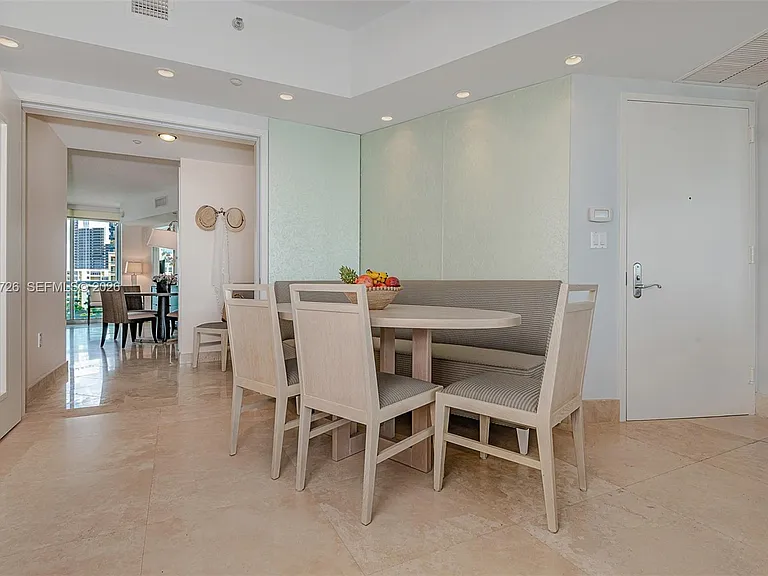 1000 S Pointe Dr #905 — Photo 17