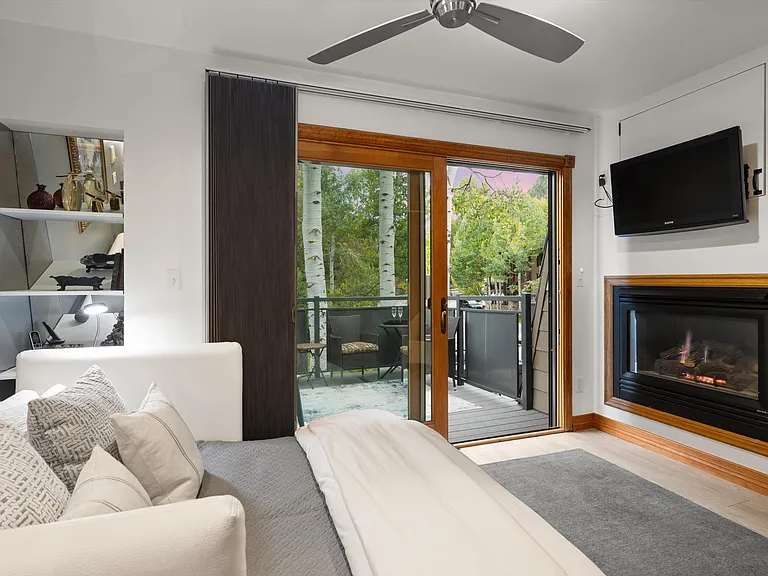 124 E Durant Ave #10 — Photo 16