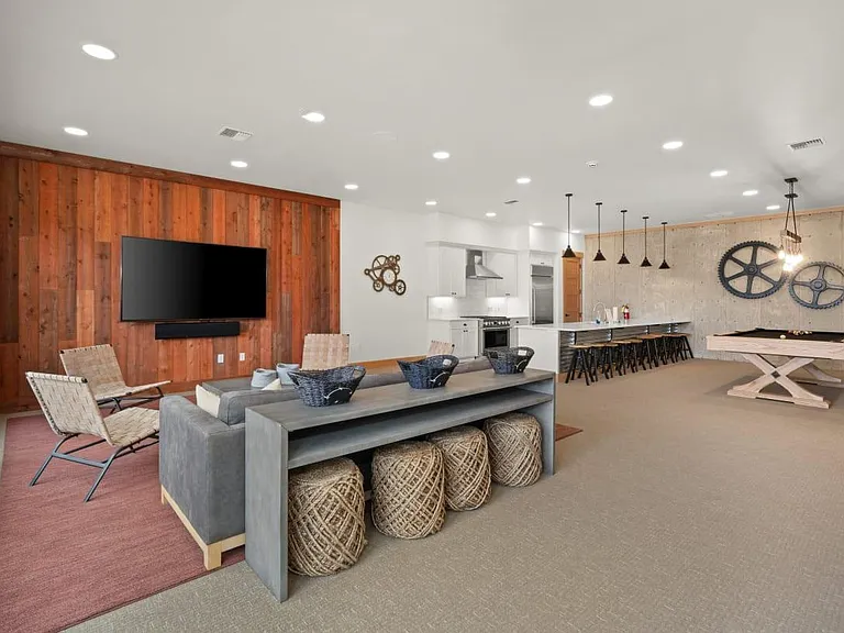 Bluegrass Farms Apartments — Photo 11