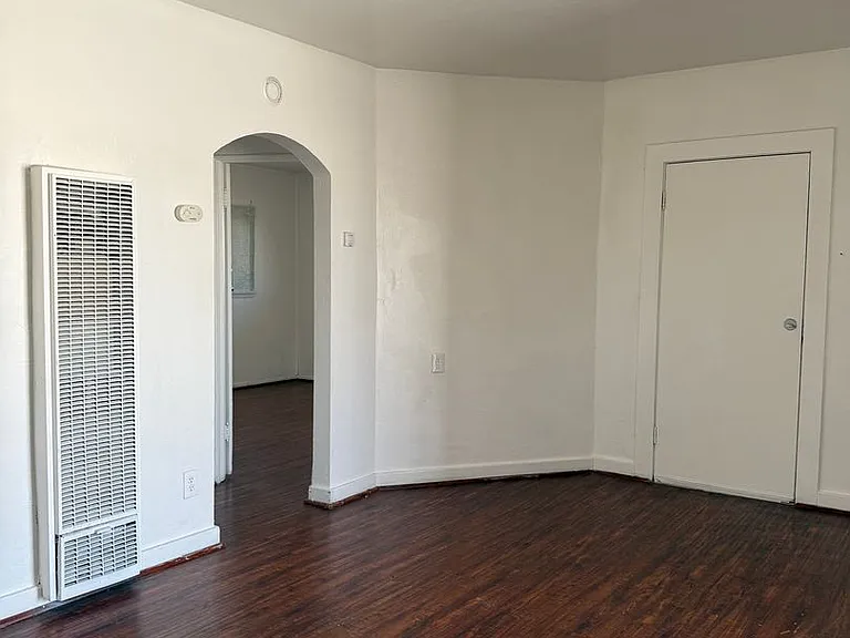 649 W 8th St #B — Photo 6