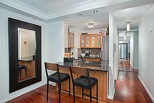 Sold by Living New York | media 4