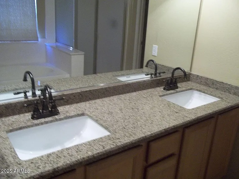 1680 W Saragosa St — Photo 24