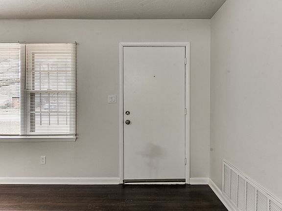 3rd image of 1219 Caddell Ln