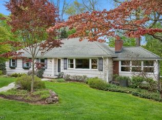 27 Hillside Ter, New Providence Boro, NJ 07901