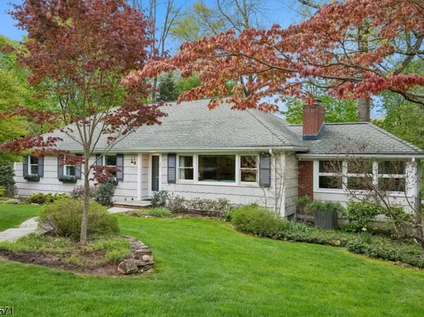 27 Hillside Ter, New Providence Boro, NJ 07901