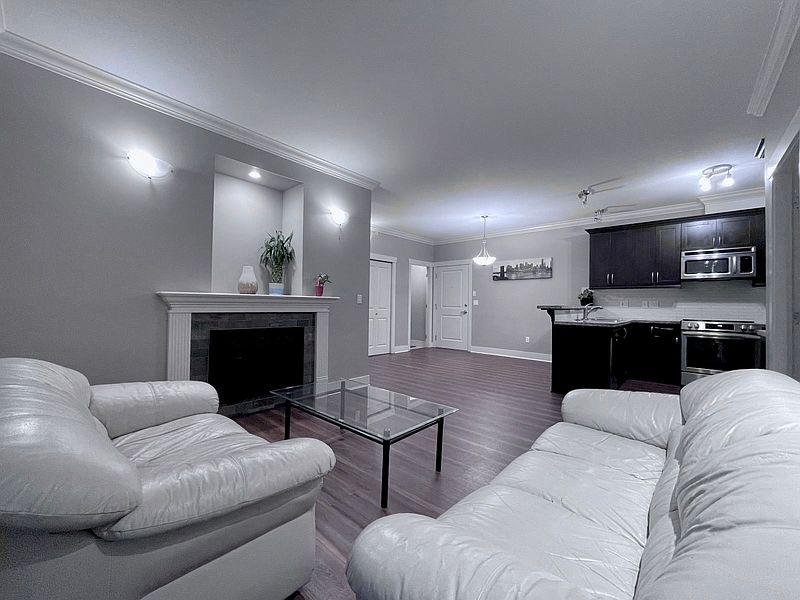 Surrey Apartment for rent - 2 Bedrooms — photo 2