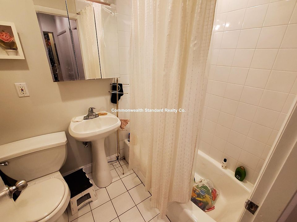 2nd image of 12 Blackwood St #1120