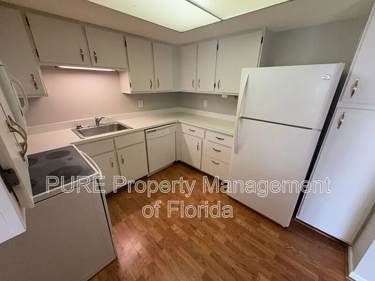 549 Fairways Dr #B — Photo 10