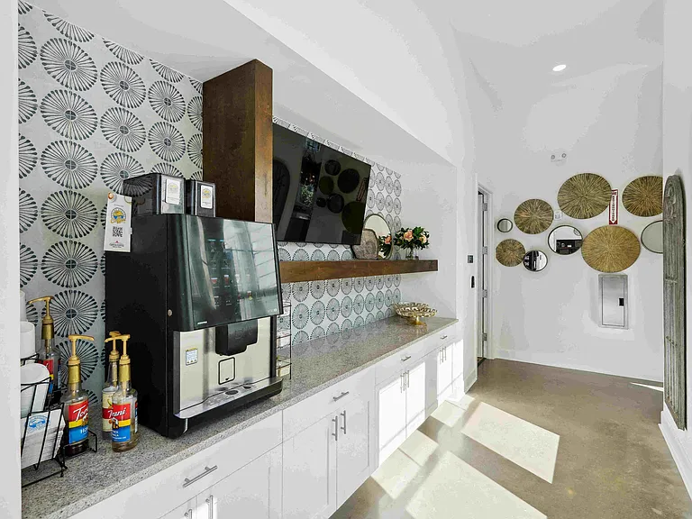 Lorrel Apartments — Photo 8