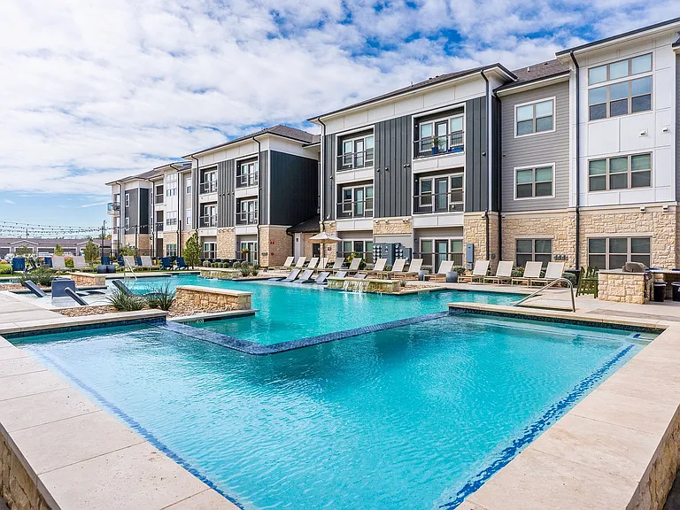 The Everett at Ally Village — Photo 7