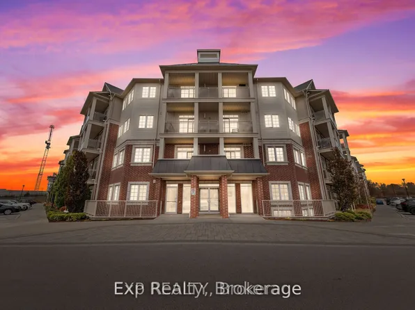 84 Aspen Springs Dr #315, Clarington, ON L1C 0V3