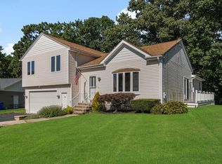 3 Jessica Cir, North Providence, RI 02911