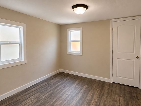 3rd image of 1316 Farrell St