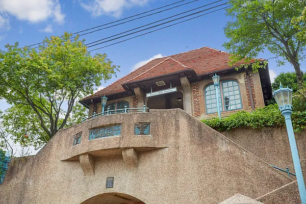 Sold by Halstead Real Estate | media 28