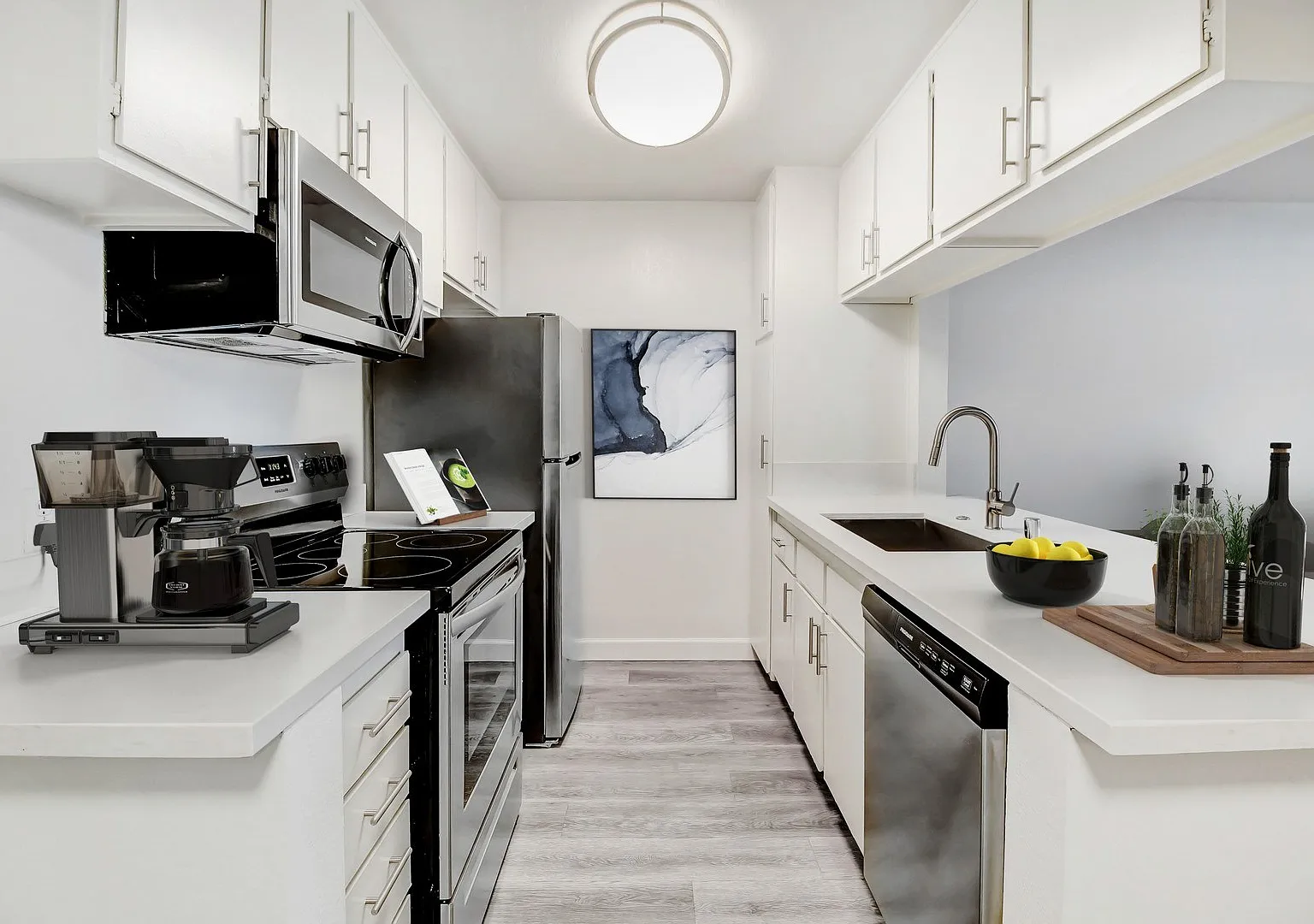 Zelzah Court — Photo 1