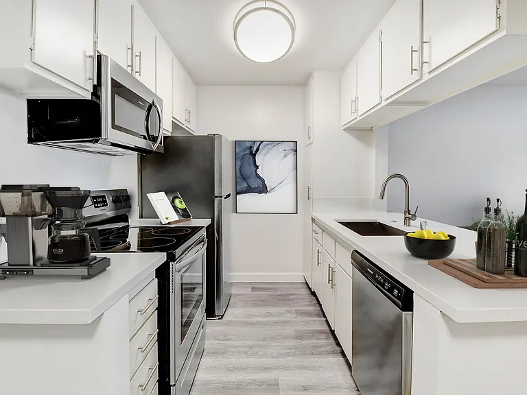Zelzah Court — Photo 1