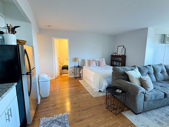 3rd image of 3100 N Lake Shore Dr APT 512