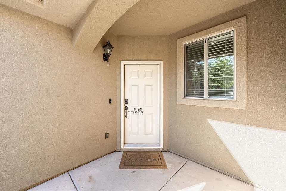 3 bed, 2.5 bath, 1605 sqft, $1,850 — Photo 3