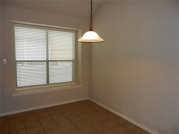 5th image of 1125 King George Ln