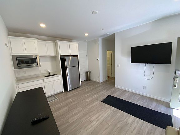 4th image of 3706 Etendre Ct #B