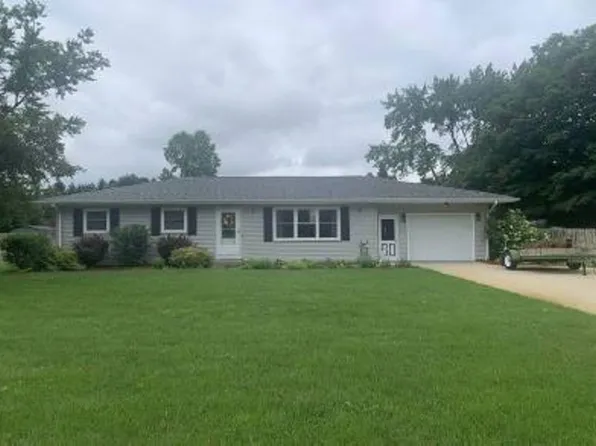 28802 Maple Ter, Dowagiac, MI 49047