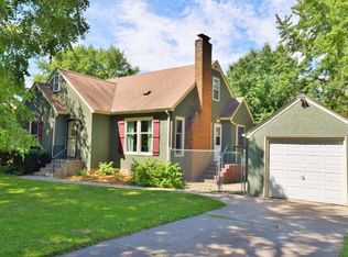1891 Chatsworth St N, Roseville, MN 55113