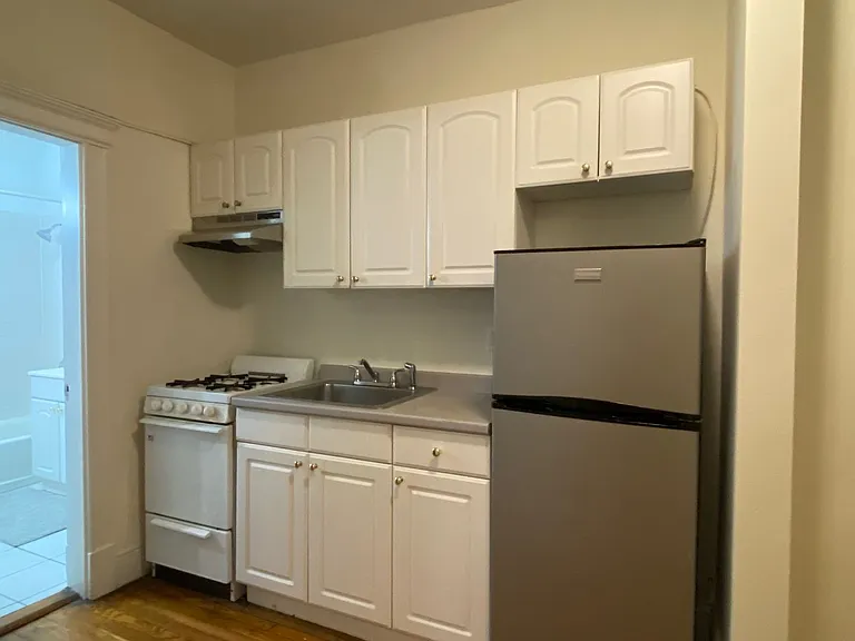 4 Camelot Ct #14 — Photo 18