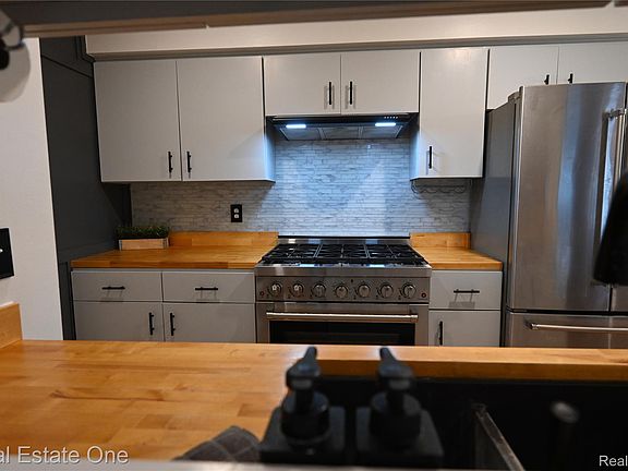 3rd image of 256 1st St