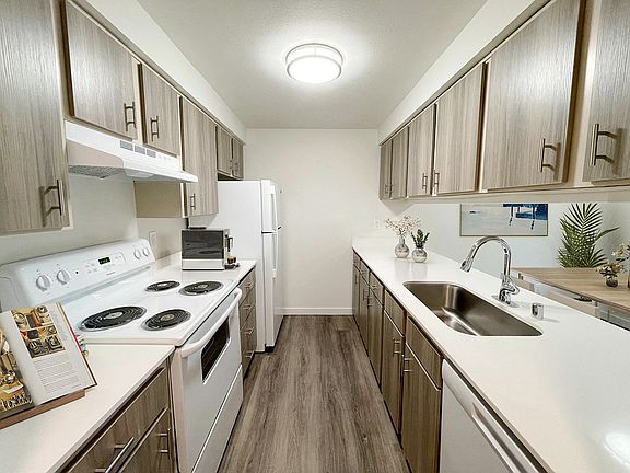 2nd image of 627 Avenue A #627-C202