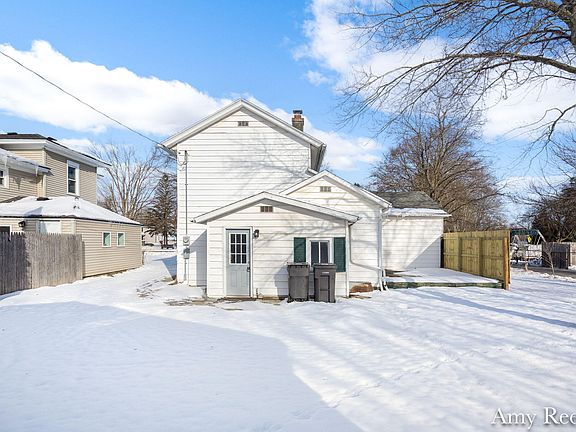 5th image of 418 Elm St SE