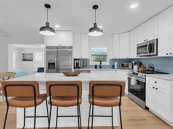 4th image of 4986 Woodland Dr