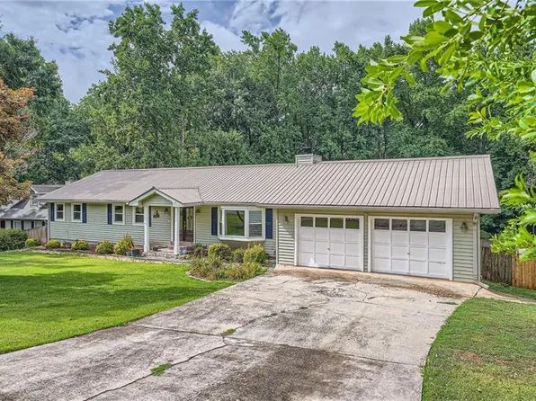 3812 Woodlane Cir, Gainesville, GA 30506