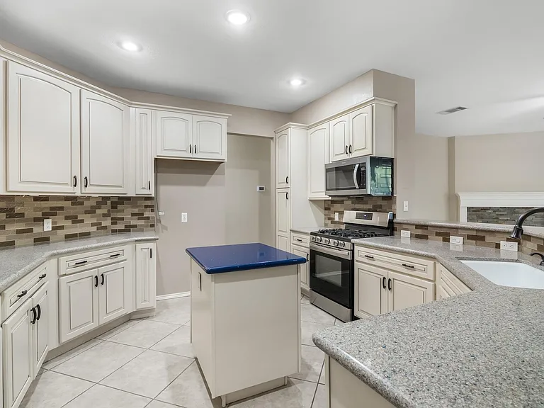 6664 Ruxton Ln — Photo 13
