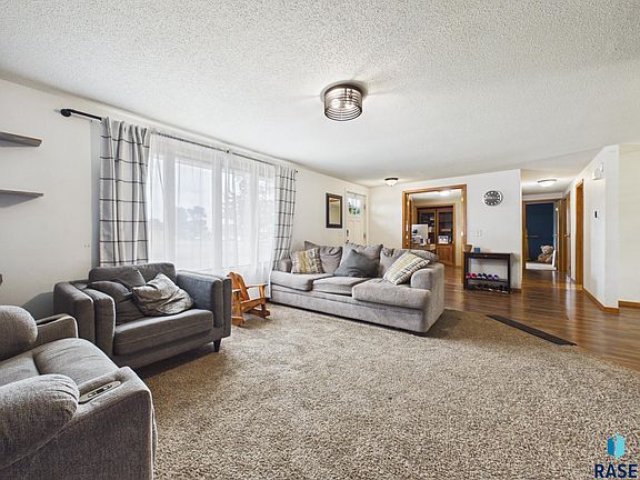 3rd image of 431 Dakota St