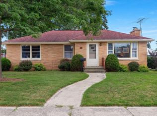 1921 29th St, Two Rivers, WI 54241