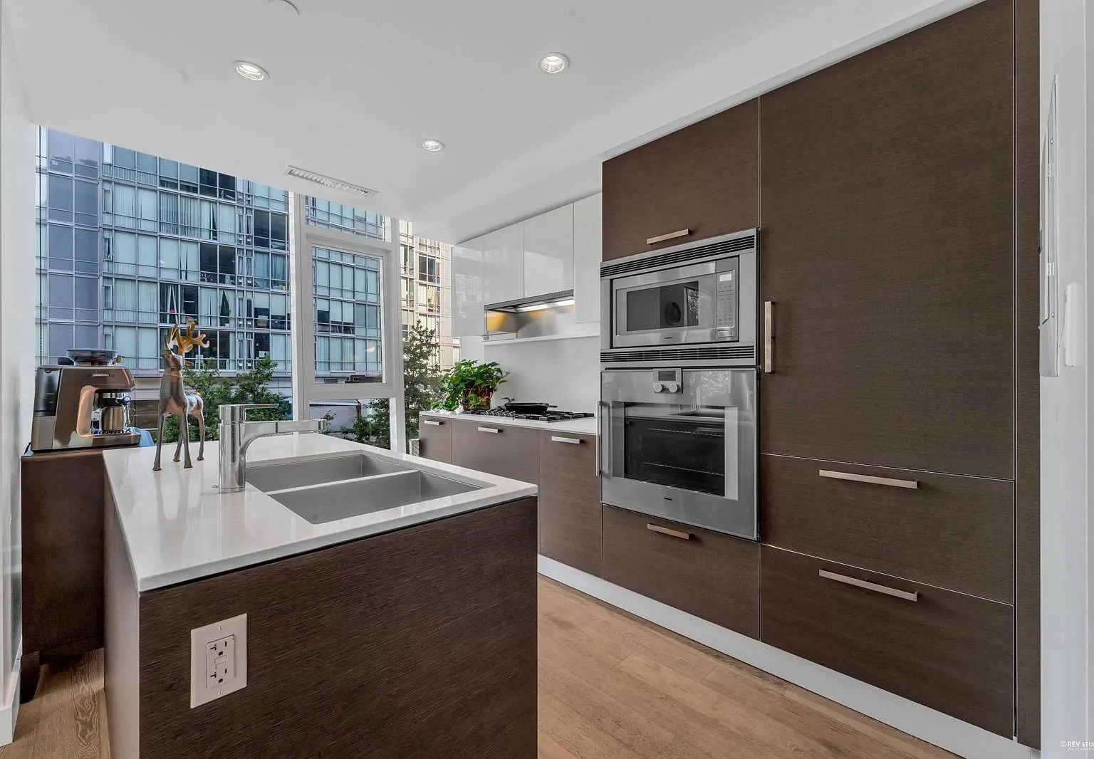 1 bed, 548 sqft, $3,150 — Photo 3